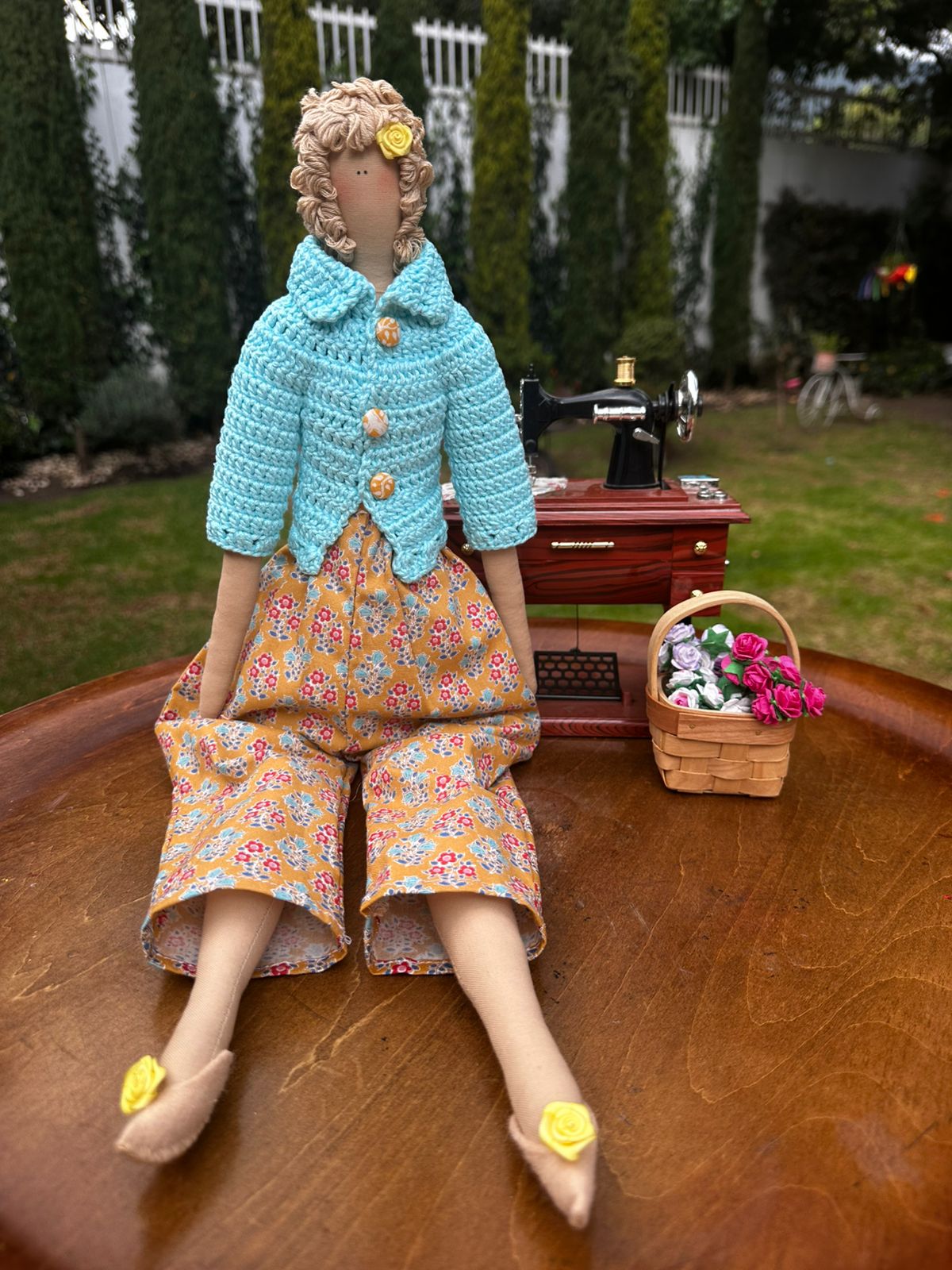Tildas con saco de crochet